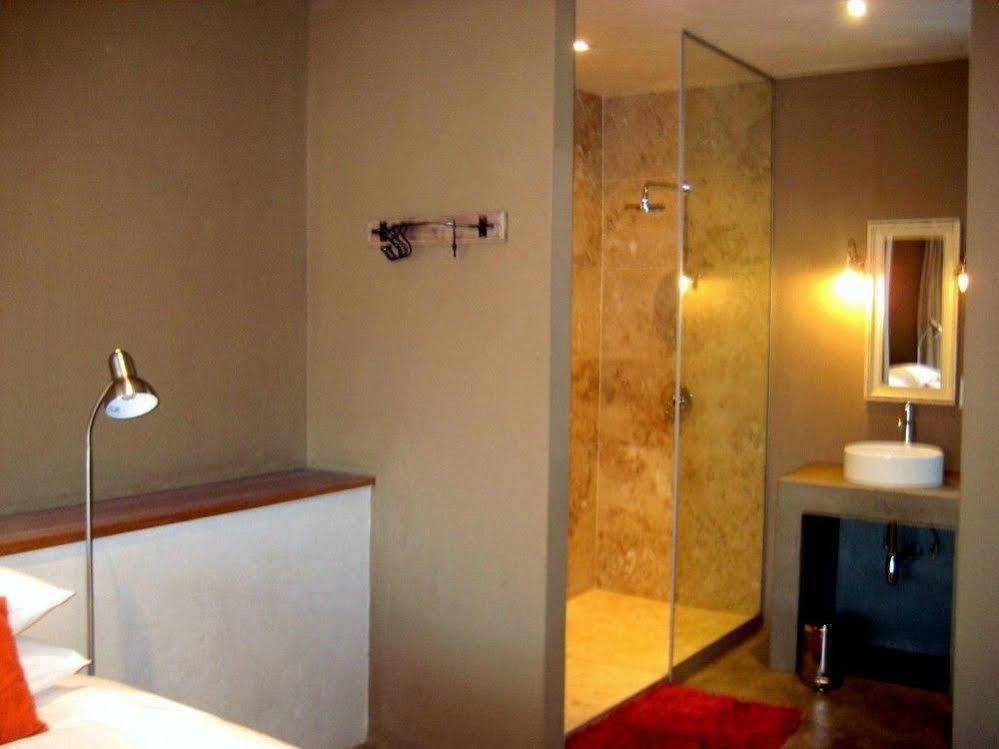 The Village Courtyard Suites & Executive Apartment Windhoek Exterior photo